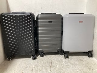 QTY OF JOHN LEWIS AND PARTNERS LUGGAGE ITEMS TO INCLUDE ANYDAY SUITCASE IN DARK GREY SIZE - S & TRAVEL SUITCASE IN BLACK SIZE - S: LOCATION - A6