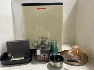 QTY OF JOHN LEWIS AND PARTNERS HOUSEHOLD ITEMS TO INCLUDE GLASS TEAPOT 1.2 LITRES & 3 PIECE SOMMELIER GIFT SET: LOCATION - A9