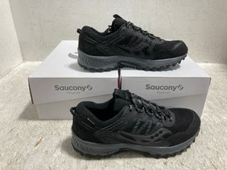 2 X SAUCONY ORIGINALS GRID PEAK GTX MESH LACE UP TRAINERS IN BLACK SIZE: 7 - 7.5: LOCATION - A10