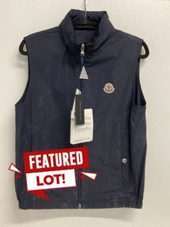 MONCLER CHILDRENS ZENE ZIP UP GILET JACKET IN DARK NAVY SIZE: 14 YRS - RRP - £310: LOCATION - WHITE BOOTH