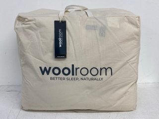 WOOL ROOM KING SIZE ALL SEASONS DELUXE WASHABLE COLLECTION DUVET - RRP - £599: LOCATION - WHITE BOOTH