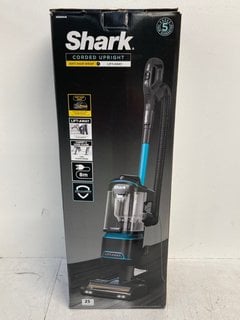 SHARK ANTI HAIR WRAP WITH LIFT AWAY CORDED UPRIGHT VACUUM CLEANER - RRP - £229: LOCATION - WHITE BOOTH