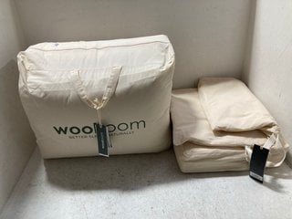 3 X ASSORTED WOOL ROOM BED ITEMS TO INCLUDE CLASSIC KING SIZE WARM DUVET - RRP - £129: LOCATION - A18