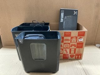 QTY OF ASSORTED ELECTRICAL ITEMS TO INCLUDE 2 X FELLOWES PAPER SHREDDERS IN BLACK: LOCATION - B18