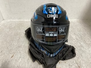 GIKE PATTERNED MOTORCYCLE HELMET IN BLUE/BLACK (NOT SIZED): LOCATION - B14