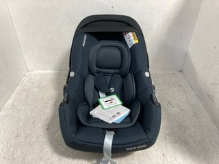 MAXI COSI CABRIO FIX I - SIZE CHILDRENS CAR SEAT IN BLACK - RRP - £200: LOCATION - B13