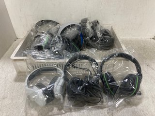 QTY OF ASSORTED TECH ITEMS TO INCLUDE TURTLE BEACH WHITE HEADSET: LOCATION - C21