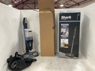 QTY OF ASSORTED ITEMS TO INCLUDE SHARK WANDVAC SYSTEM ULTRA LIGHTWEIGHT 2 IN 1 CORDLESS CLEANER: LOCATION - D18