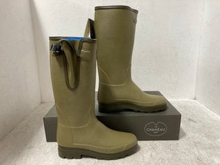 LE CHAMEAU VIERZONORD M WELLINGTON BOOTS IN ARMY GREEN SIZE - UK 10.5: LOCATION - A2