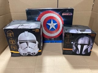 3 X ASSORTED CHILDRENS ITEMS TO INCLUDE STAR WARS THE BLACK SERIES PHASE II CLONE TROOPER ELECTRONIC HELMET: LOCATION - D12