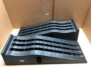 SET OF 2 CAR RAMPS: LOCATION - AR4