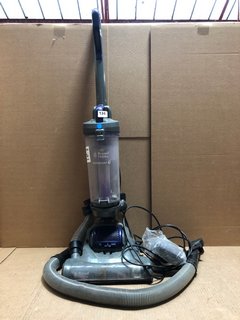 RUSSELL HOBBS VACUUM CLEANER: LOCATION - AR4