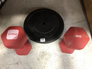 2 X 8KG DUMBBELLS TO INCLUDE 20KG WEIGHT PLATE: LOCATION - AR5