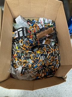 (COLLECTION ONLY) QTY OF ASSORTED BATTERIES TO INCLUDE DURACELL PLUS D BATTERIES: LOCATION - BR8