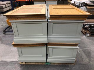 4 X DOUBLE WARDROBE BASES IN GREY WITH PINE TOP: LOCATION - B5