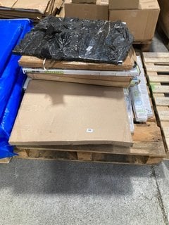 PALLET OF ASSORTED SAFETY GATES: LOCATION - A4 (KERBSIDE PALLET DELIVERY)