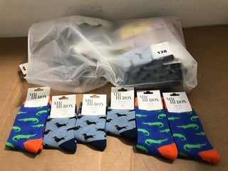 QTY OF CHILDRENS & ADULTS SOCKS IN VARIOUS DESIGNS TO INCLUDE PAIR OF MR HERON LITTLE SAUSAGE DOG DESIGN SOCKS IN DENIM - ONE SIZE: LOCATION - J6