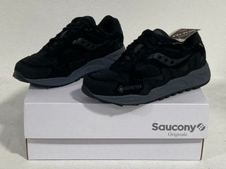 SAUCONY GRID SHADOW 2 GTX TRAINERS IN METALLIC BLACK UK SIZE 8 - RRP £150: LOCATION - FRONT BOOTH