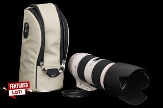 CANON EF 70-200MM F2.8 L IS II USM ZOOM LENS. COMES WITH LENS HOOD, LENS CAPS AND CARRY POUCH - ORIGINAL RRP £2199: LOCATION - FRONT BOOTH