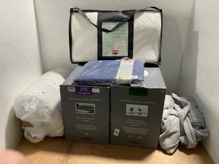 6 X JOHN LEWIS & PARTNERS BEDDING ITEMS TO INCLUDE NECK SUPPORT MEMORY FOAM PILLOW: LOCATION - I16