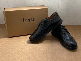 JONES BOOTMAKER MENS LONDON CITY 2 BROGUE DERBY SHOES IN BLACK - SIZE UK 8 - RRP £110: LOCATION - J3