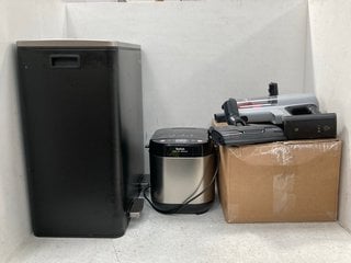 3 X HOUSEHOLD ITEMS TO INCLUDE SONGMICS 2 X 30 LITRE PEDAL WASTE BIN IN BLACK: LOCATION - E8