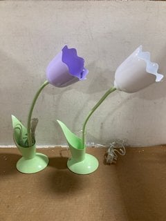 2 X FLOWER DESK LAMPS 1 X IN ROSE AND 1 X IN GREEN: LOCATION - BR3