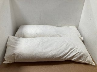 2 X FEATHER CUSHIONS INNER IN CREAM: LOCATION - BR5