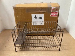 2 X ASSORTED NKUKU ITEMS TO INCLUDE INKOLLU DISH RACK IN AGED BRASS: LOCATION - BR5