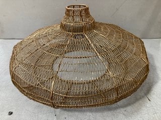 MUKUNI WIRE LAMPSHADE - ANTIQUE BRASS - ONE SIZE - RRP £140: LOCATION - BR7