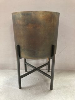 JUONI IRON PLANTER - AGED ANTIQUE BRASS - SMALL - RRP £95: LOCATION - BR8