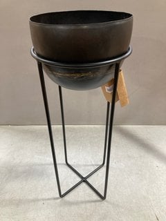 ENDO RECLAIMED IRON PLANTER STAND - BLACK - SMALL - RRP £75: LOCATION - BR10