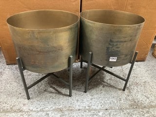 2 X NKUKU JUONI LARGE IRON & BRASS PLANTER: LOCATION - BR10