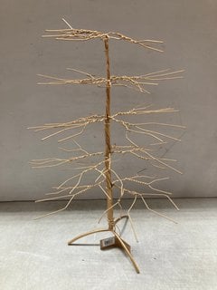 CHARIDA WIRE TREE - BRASS - SMALL: LOCATION - CR8