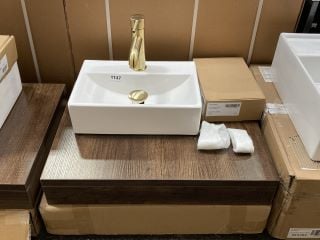 (COLLECTION ONLY) 600 X 460MM FLOATING SHELF IN DARK OAK WITH A 1TH CERAMIC BASIN COMPLETE WITH A MONO BASIN MIXER TAP IN BRUSHED BRASS WITH SPRUNG WASTE - RRP £540: LOCATION - A5