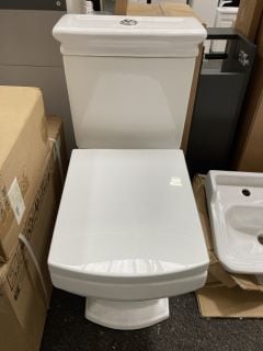 (COLLECTION ONLY) TRADITIONAL SQUARE STYLED CLOSED COUPLED TOILET WITH CISTERN FITTINGS, DUAL FLUSH TOP CHROME BUTTON & SEAT - RRP £369: LOCATION - A7