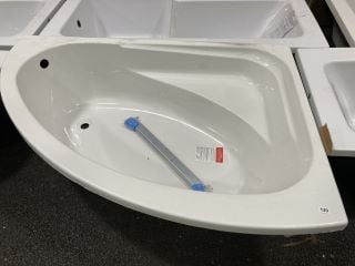 1500 X 1060MM NTH RH OFFSET CORNER BATH WITH INTEGRAL SEAT - RRP £389: LOCATION - A3