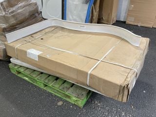 (COLLECTION ONLY) PALLET OF ASSORTED WALK IN SHOWER TRAYS TO INCLUDE A 1600 X 900MM SHOWER TRAY: LOCATION - A9