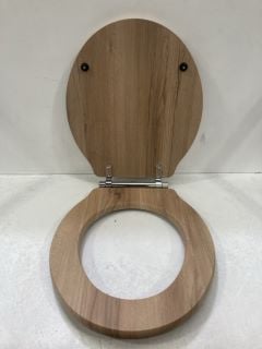 TRADITIONAL WOODEN TOILET SEAT - RRP £155: LOCATION - R2