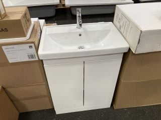 (COLLECTION ONLY) FLOOR STANDING 2 DOOR SINK UNIT IN WHITE WITH A 640 X 430MM 1TH CERAMIC BASIN COMPLETE WITH A MONO BASIN MIXER TAP & CHROME SPRUNG WASTE - RRP £765: LOCATION - A2