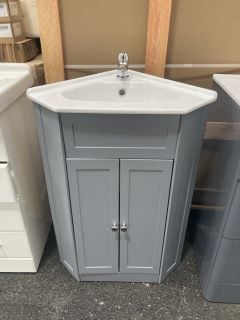 (COLLECTION ONLY) FLOOR STANDING 2 DOOR CORNER SINK UNIT IN LIGHT GREY WITH A MATCHING 1TH CERAMIC BASIN COMPLETE WITH A MONO BASIN MIXER TAP & CHROME SPRUNG WASTE - RRP £685: LOCATION - B6