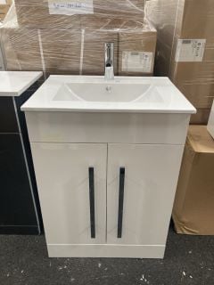 (COLLECTION ONLY) FLOOR STANDING 2 DOOR SINK UNIT IN WHITE WITH A 610 X 470MM 1TH CERAMIC BASIN COMPLETE WITH A MONO BASIN MIXER TAP IN CHROME WITH POP UP WASTE - RRP £745: LOCATION - B6