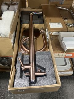 FREE STANDING BSM IN COPPER WITH PENCIL STYLE SHOWER HANDSET & HOSE - RRP £709: LOCATION - R3