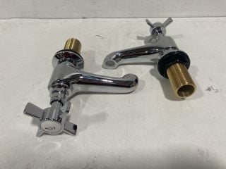 PAIR OF TRADITIONAL CROSSHEAD BATH/BASIN PILLAR TAPS IN CHROME - RRP £120: LOCATION - R3