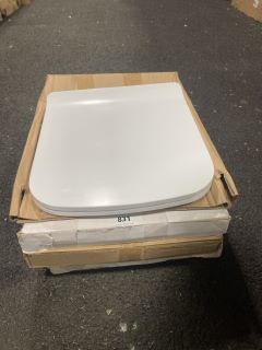 QTY OF ASSORTED TOILET SEATS - RRP £250: LOCATION - R3