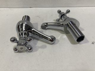 PAIR OF TRADITIONAL CROSSHEAD BATH/BASIN PILLAR TAPS IN CHROME: LOCATION - R4