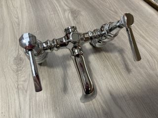 DECK MOUNTED TRADITIONAL LEVER ACTION BATH FILLER IN CHROME - RRP £310: LOCATION - R4