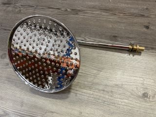 300MM DIAM TRADITIONAL ROSE SHOWER HEAD IN CHROME WITH WALL MOUNTED ARM - RRP £225: LOCATION - R4