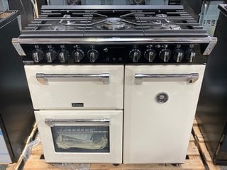 STOVES RICHMOND DELUXE D900DF RANGE COOKER IN CLASSIC CREAM AND BLACK : MODEL STDXRICHD900DF- RRP £1463: LOCATION - D3