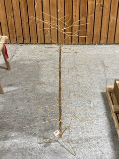 NKUKU CHARIDA WIRE TREE - BRASS - LARGE - RRP £95: LOCATION - A4